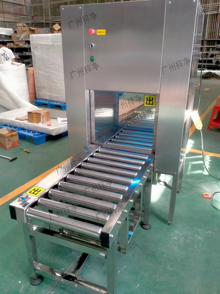 將需要傳遞的物品放置在輸送線傳遞窗的指定位置，確保物品穩固。