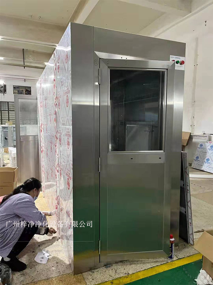 風淋室作為潔凈室的關(guān)鍵設(shè)備 風淋室作為潔凈室的關(guān)鍵設(shè)備