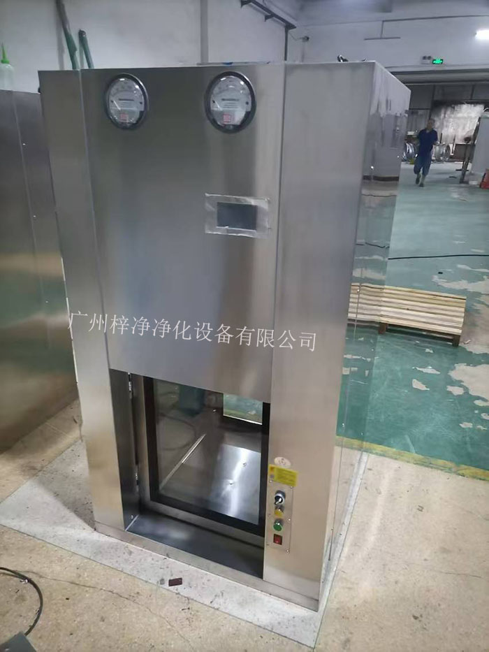 使用前應檢查傳遞窗的外觀是否完好 使用前應檢查傳遞窗的外觀是否完好