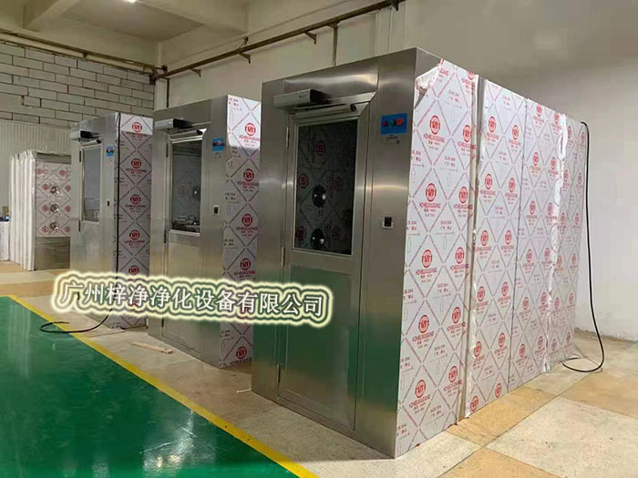 風淋室的類型繁多，不同類型的風淋室適用于不同的場合和需求