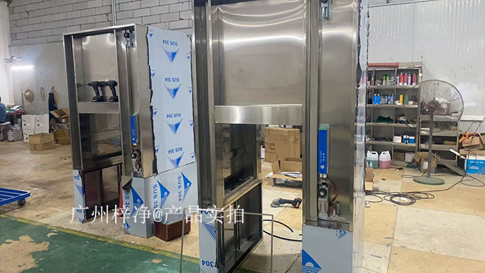 全自動感應輸送帶傳遞窗的電氣問題處理需要從選型、安裝、運行、維護、故障處理及安全注意事項等多方面進行全面考慮。 全自動感應輸送帶傳遞窗的電氣問題處理需要從選型、安裝、運行、維護、故障處理及安全注意事項等多方面進行全面考慮。