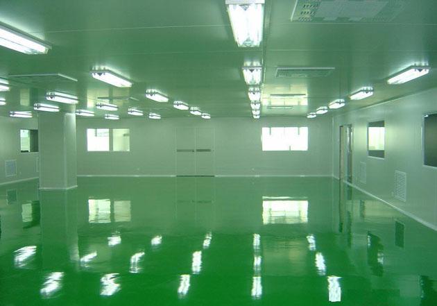 工作人員在進(jìn)入潔凈區(qū)前先要經(jīng)過風(fēng)淋室吹淋除塵后才能進(jìn)入潔凈區(qū)工作。
工作人員在進(jìn)入潔凈區(qū)前先要經(jīng)過風(fēng)淋室吹淋除塵后才能進(jìn)入潔凈區(qū)工作。